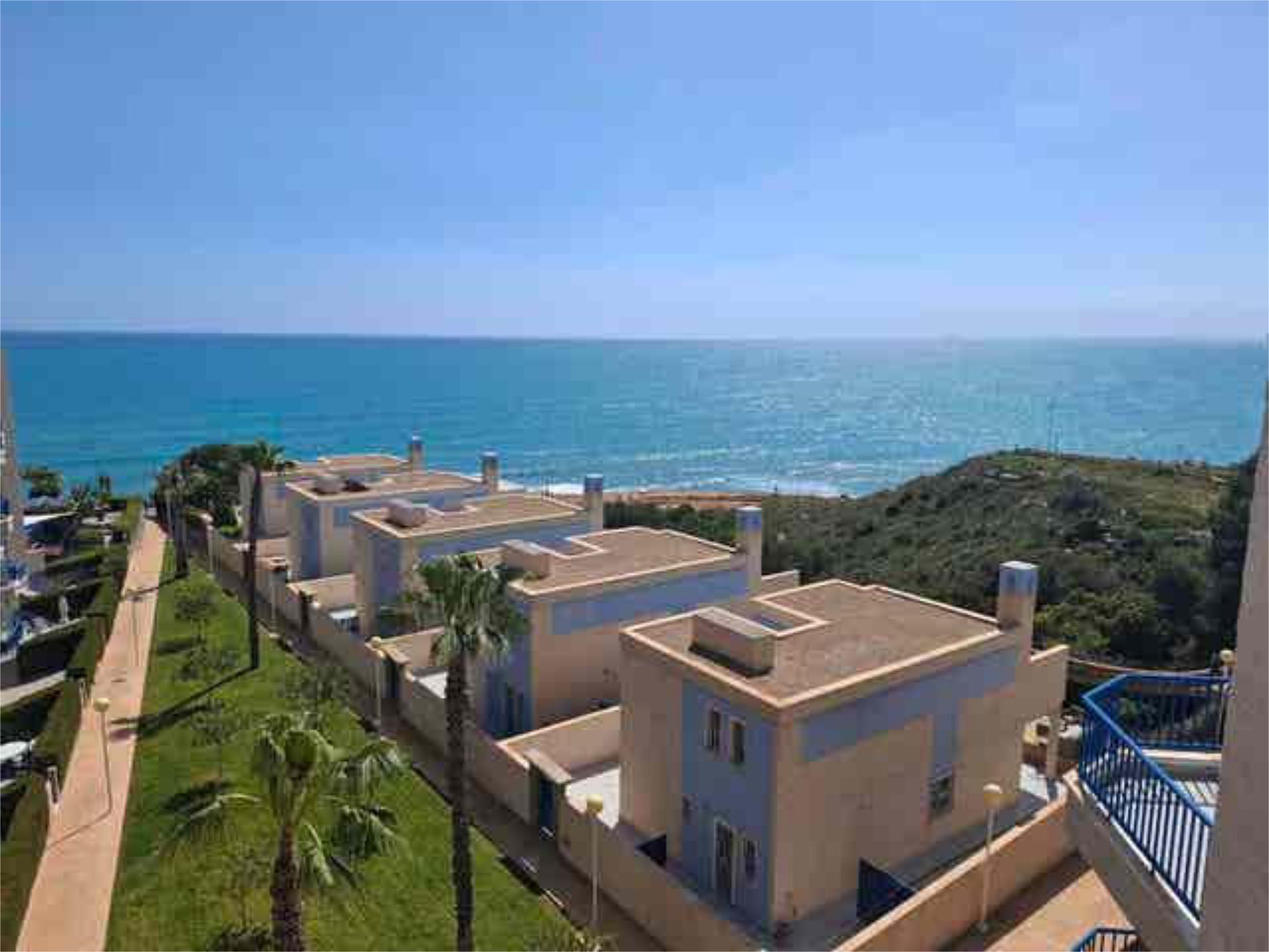 Vista exterior de Ático de alquiler en Orihuela con Terraza y Piscina