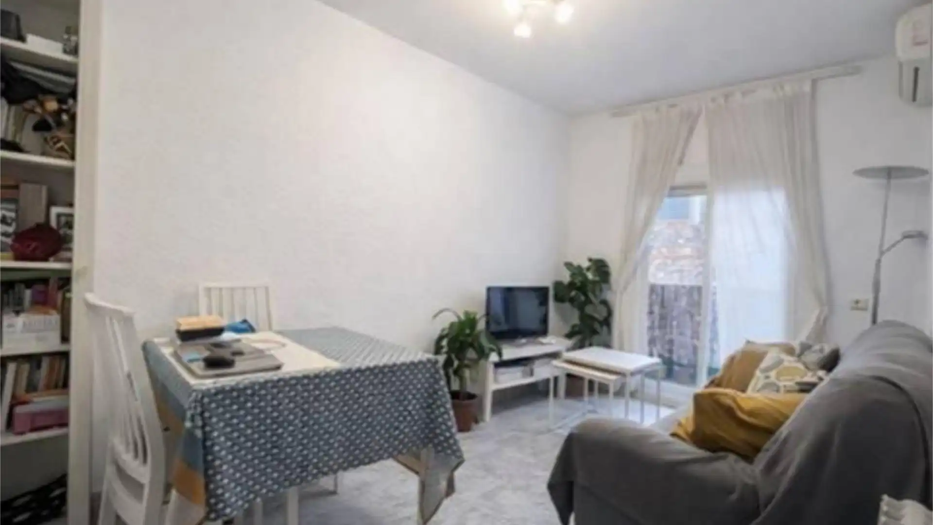 Sala de estar de Piso de alquiler en  Madrid Capital con Aire acondicionado, Calefacción y Amueblado