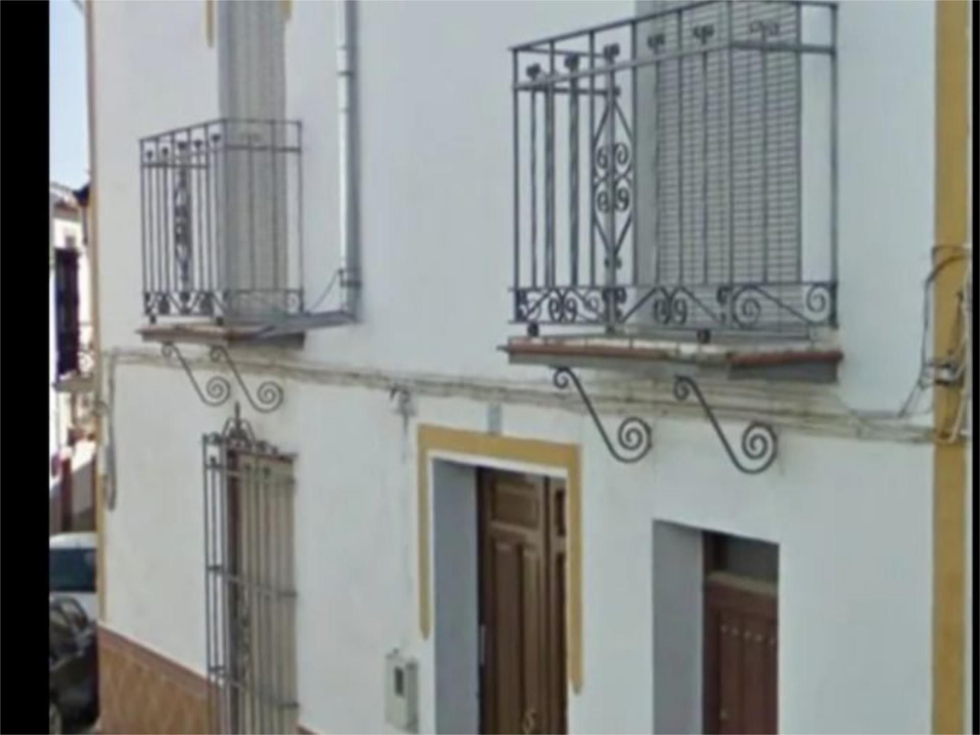 Außenansicht von Wohnung zum Verkauf in El Saucejo mit Privatgarten, Terrasse und Abstellraum