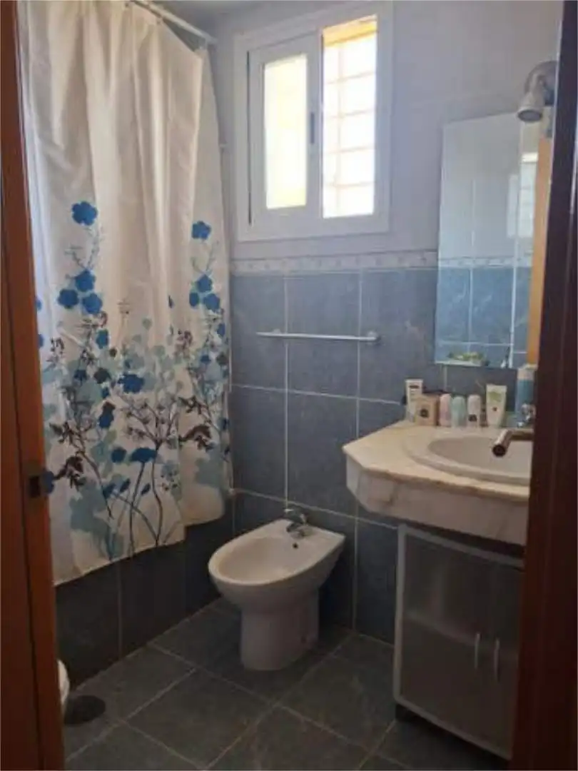 Casa adosada en venta en Gerena Baño de Casa adosada en venta en Gerena con Calefacción, Terraza y Amueblado