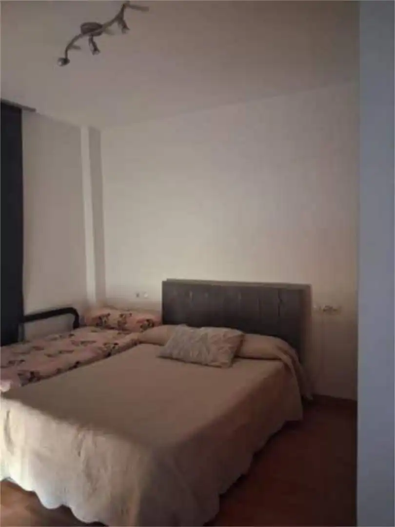 Casa adosada en venta en Gerena Habitación de Casa adosada en venta en Gerena con Calefacción, Terraza y Amueblado