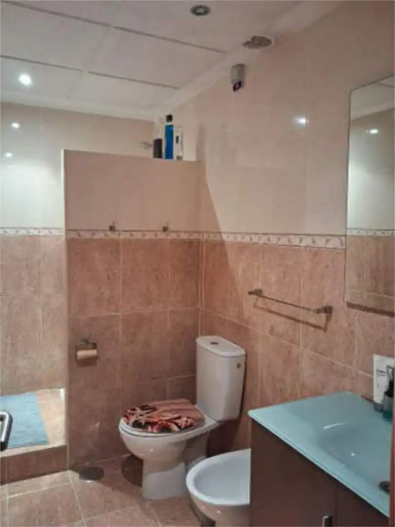 Casa adosada en venta en Gerena Baño de Casa adosada en venta en Gerena con Calefacción, Terraza y Amueblado