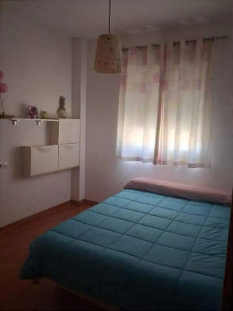 Casa adosada en venta en Gerena Habitación de Casa adosada en venta en Gerena con Calefacción, Terraza y Amueblado