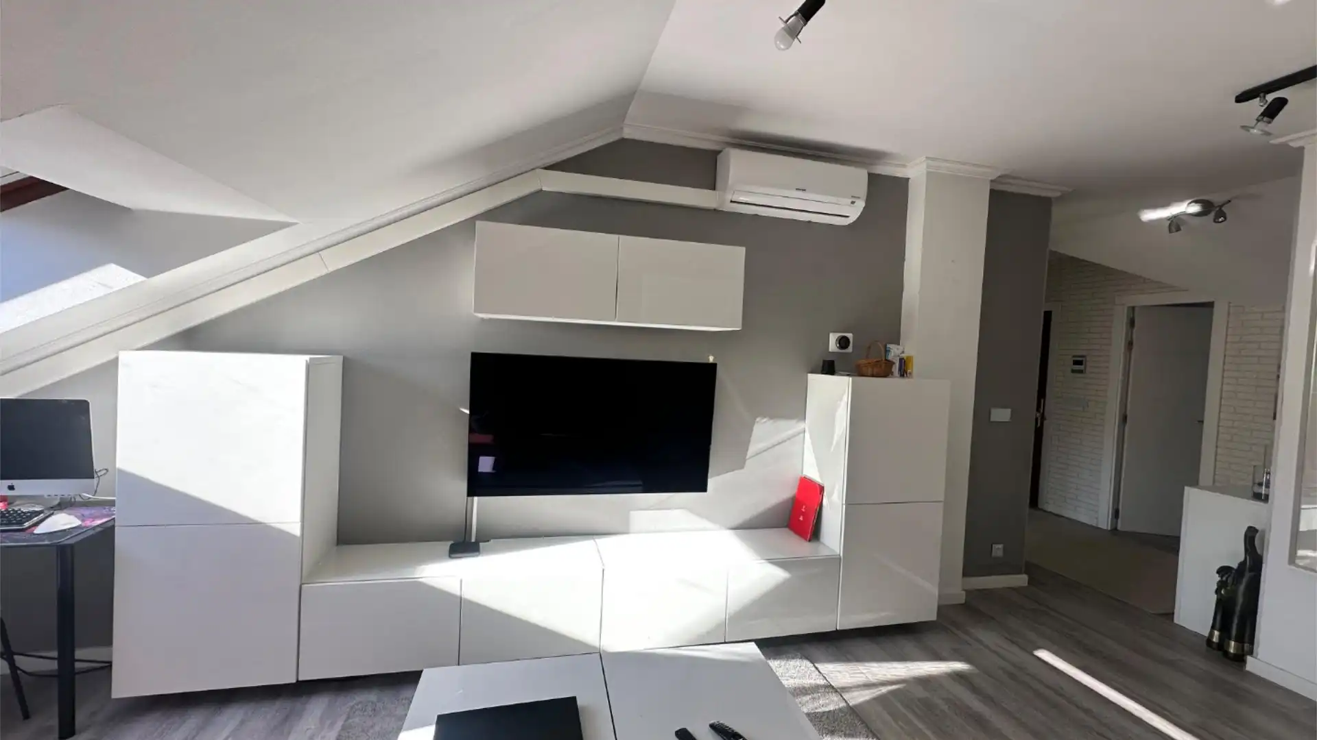 Living room of Attic for rent in Pontevedra Capital   with Air Conditioner, Heating and Parquet flooring