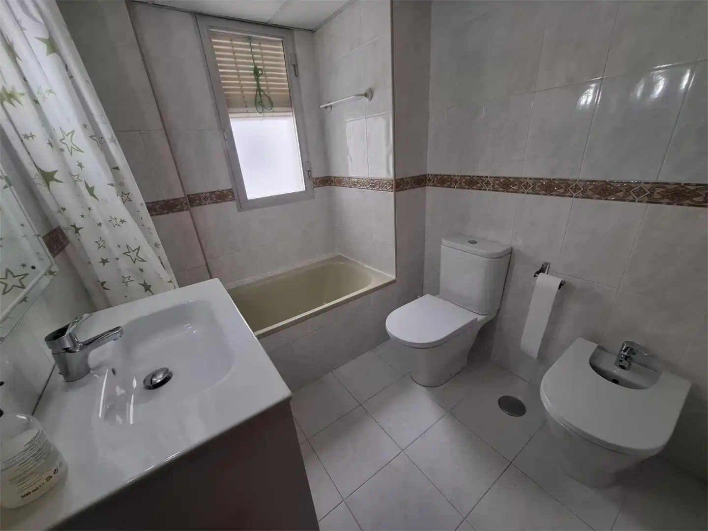 Flat for sale in Urbanización Parque de las Avenidas, 8, Ciudad Jardín - Zoco Bathroom of Flat for sale in Córdoba with Air Conditioner, Terrace and Balcony