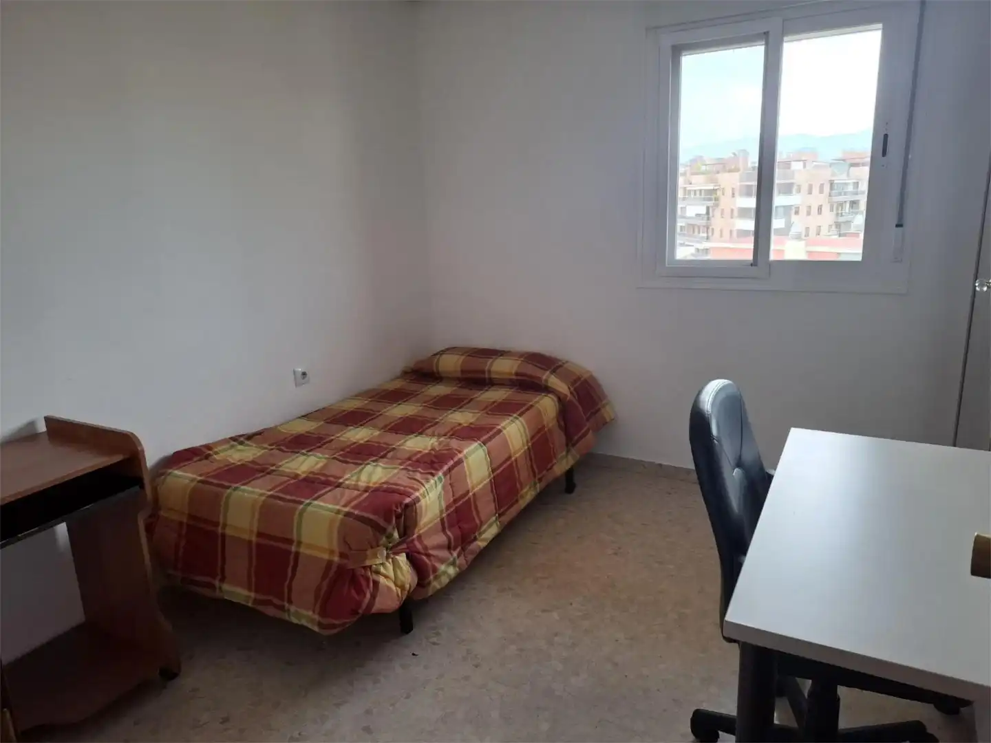 Flat for sale in Urbanización Parque de las Avenidas, 8, Ciudad Jardín - Zoco Bedroom of Flat for sale in Córdoba with Air Conditioner, Terrace and Balcony
