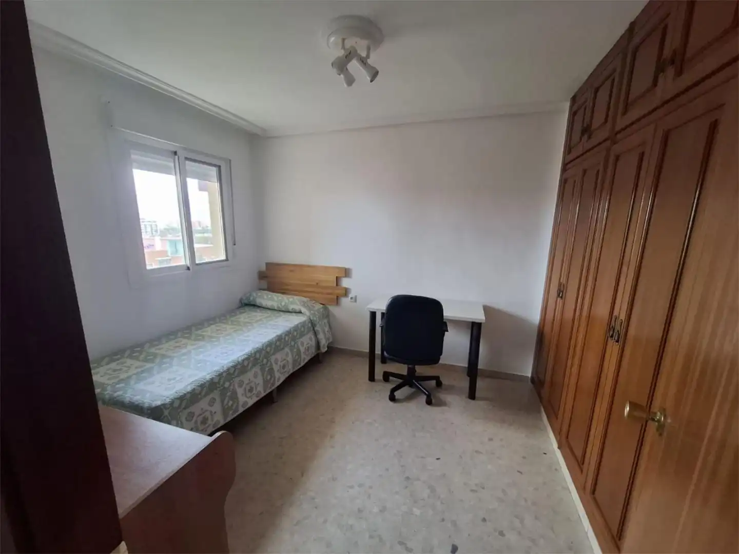 Flat for sale in Urbanización Parque de las Avenidas, 8, Ciudad Jardín - Zoco Bedroom of Flat for sale in Córdoba with Air Conditioner, Terrace and Balcony