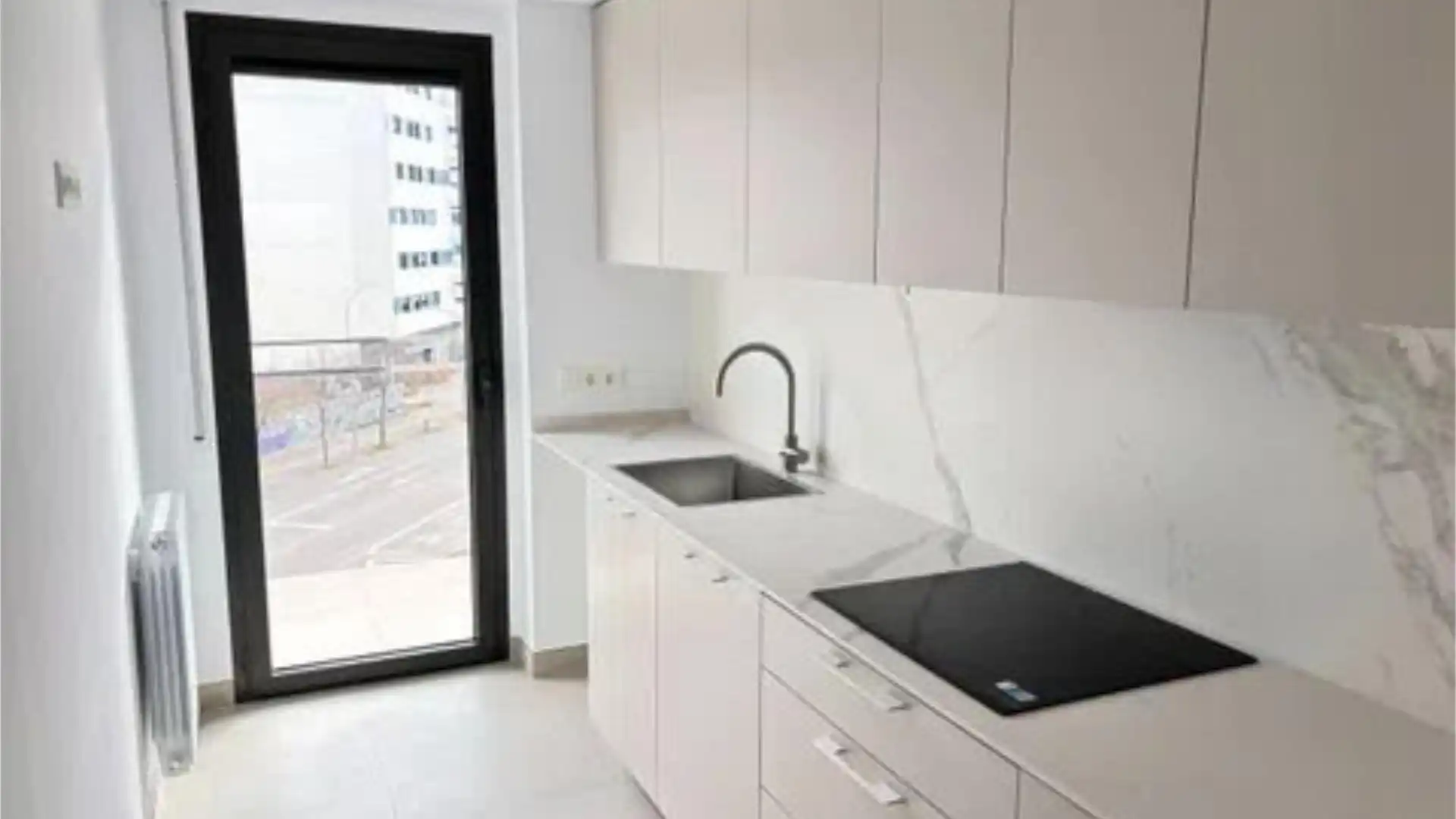 Cuina de Pis de lloguer en Girona Capital amb Aire condicionat, Calefacció i Parquet