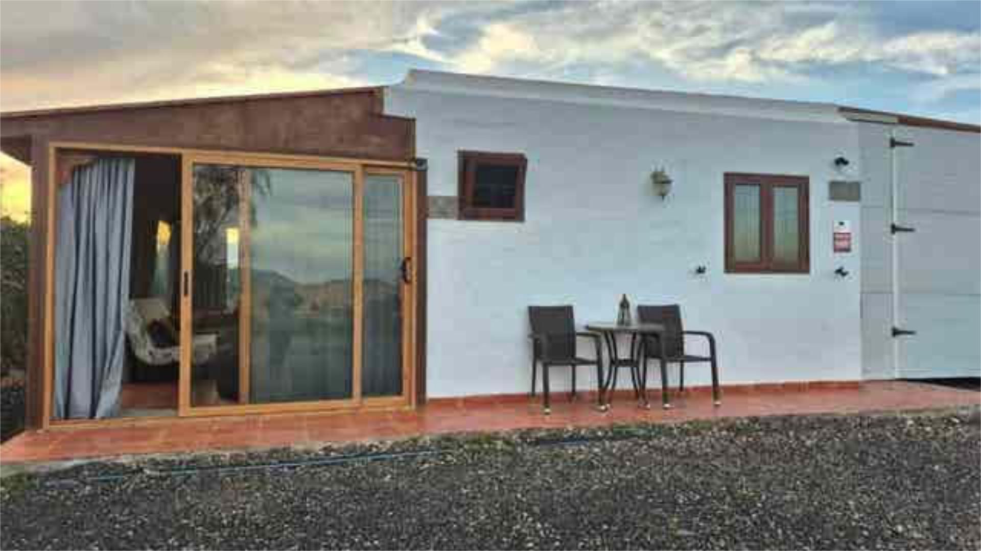 Vista exterior de Casa o xalet en venda en Tuineje amb Calefacció, Jardí privat i Terrassa