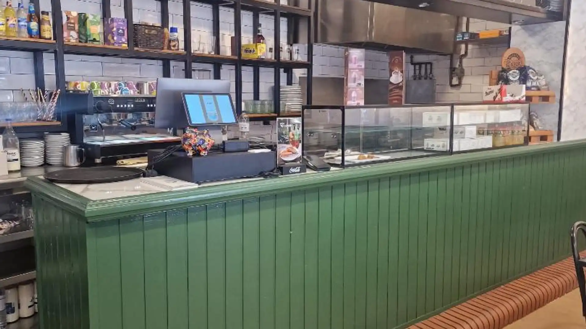 Premises for transfer in Vilanova i la Geltrú  with Air Conditioner