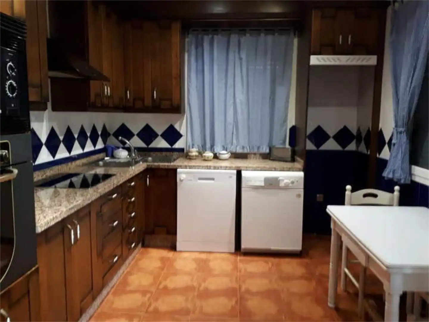 Casa adosada en venda a El Campillo de la Jara Cuina de Casa adosada en venda en El Campillo de la Jara amb Calefacció, Jardí privat i Terrassa