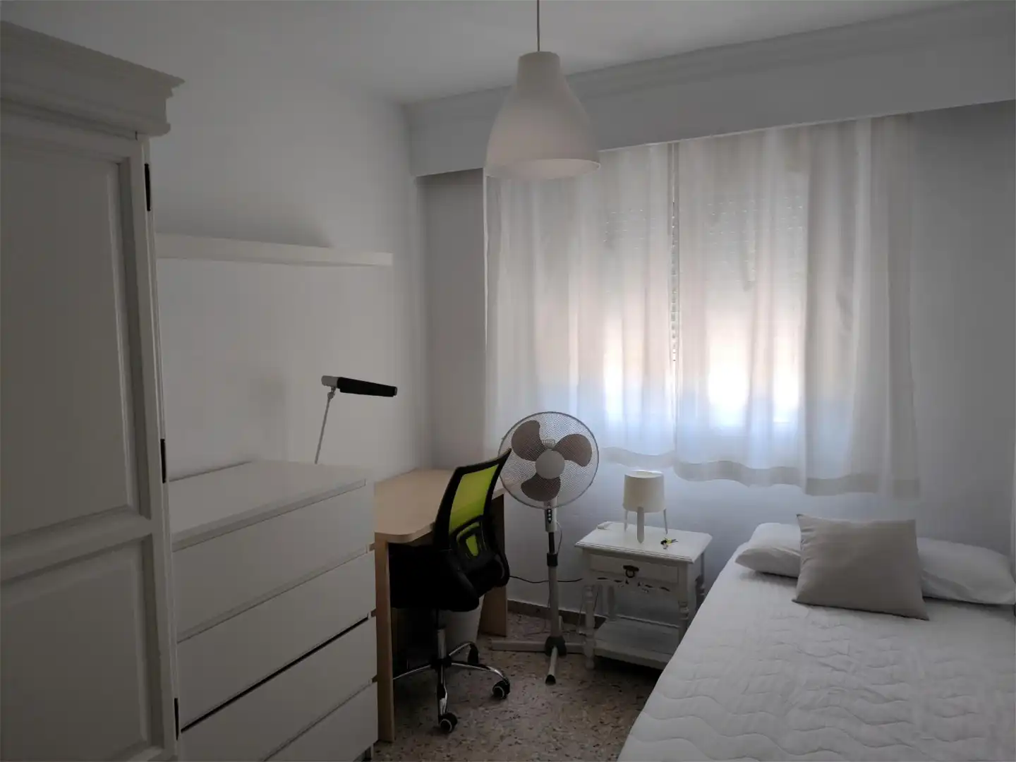 Room in Calle Corregidor Nicolás Isidro, 21, Portada Alta - Pol. Crta. De Cártama Bedroom of Flat for share in Málaga
