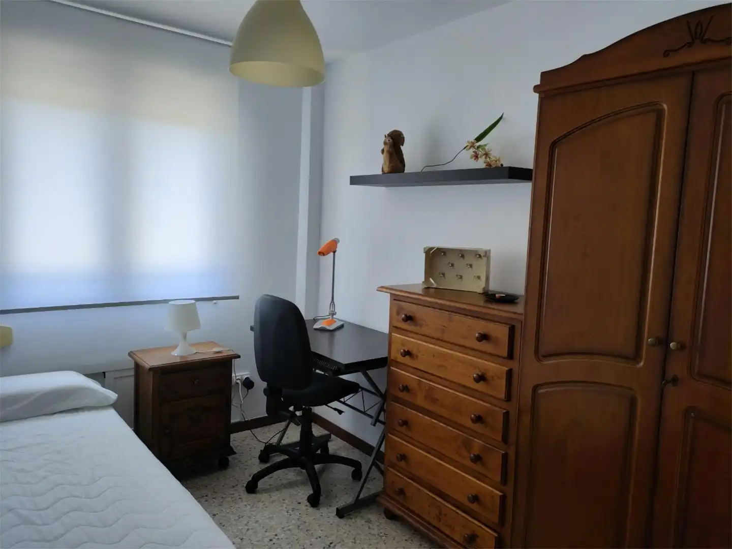 Room in Calle Corregidor Nicolás Isidro, 21, Portada Alta - Pol. Crta. De Cártama Bedroom of Flat for share in Málaga