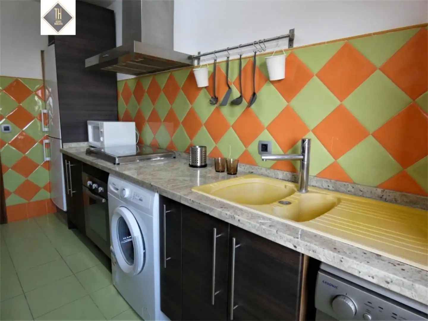 Room in Calle Corregidor Nicolás Isidro, 21, Portada Alta - Pol. Crta. De Cártama Kitchen of Flat for share in Málaga