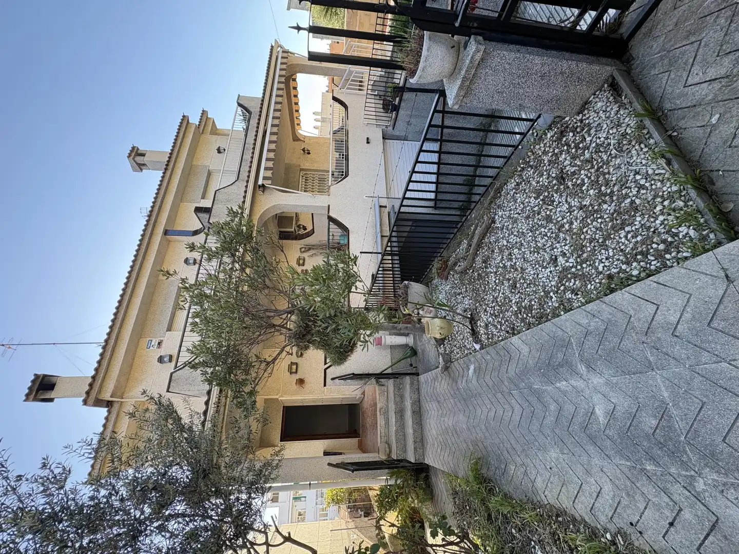 Vista exterior de Casa adosada en venda en Calafell amb Jardí privat, Traster i Balcó