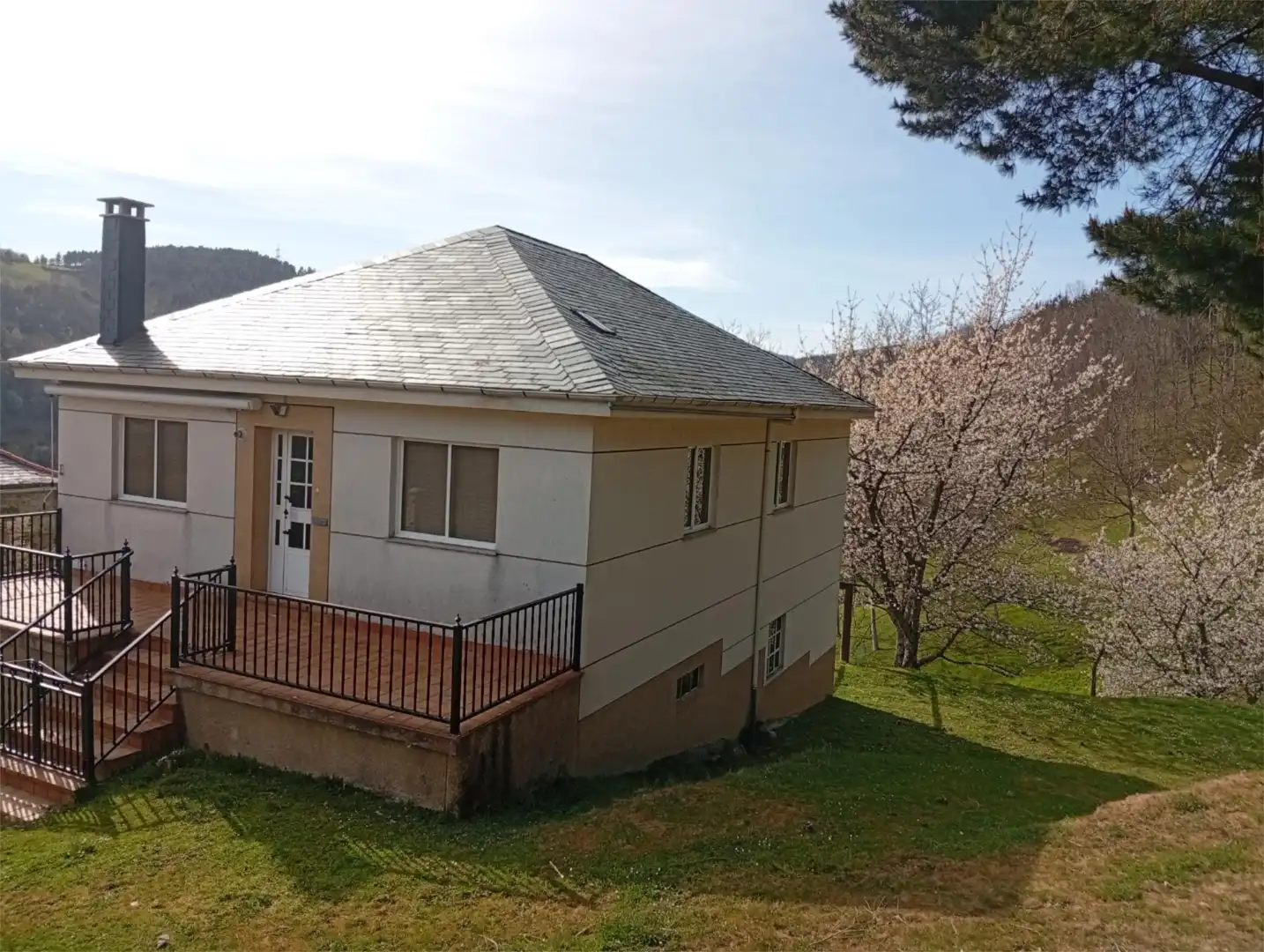 Houses for sale in Lugar Noceda-Pq Noceda, 11, Cervantes Exterior view of Houses for sale in Cervantes with Heating, Private garden and Storage room
