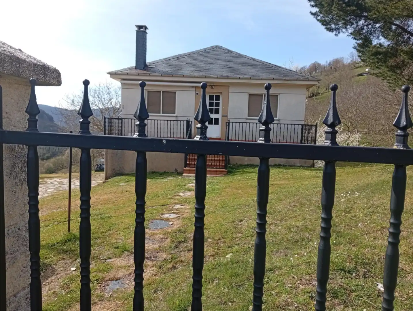 Houses for sale in Lugar Noceda-Pq Noceda, 11, Cervantes Exterior view of Houses for sale in Cervantes with Heating, Private garden and Storage room