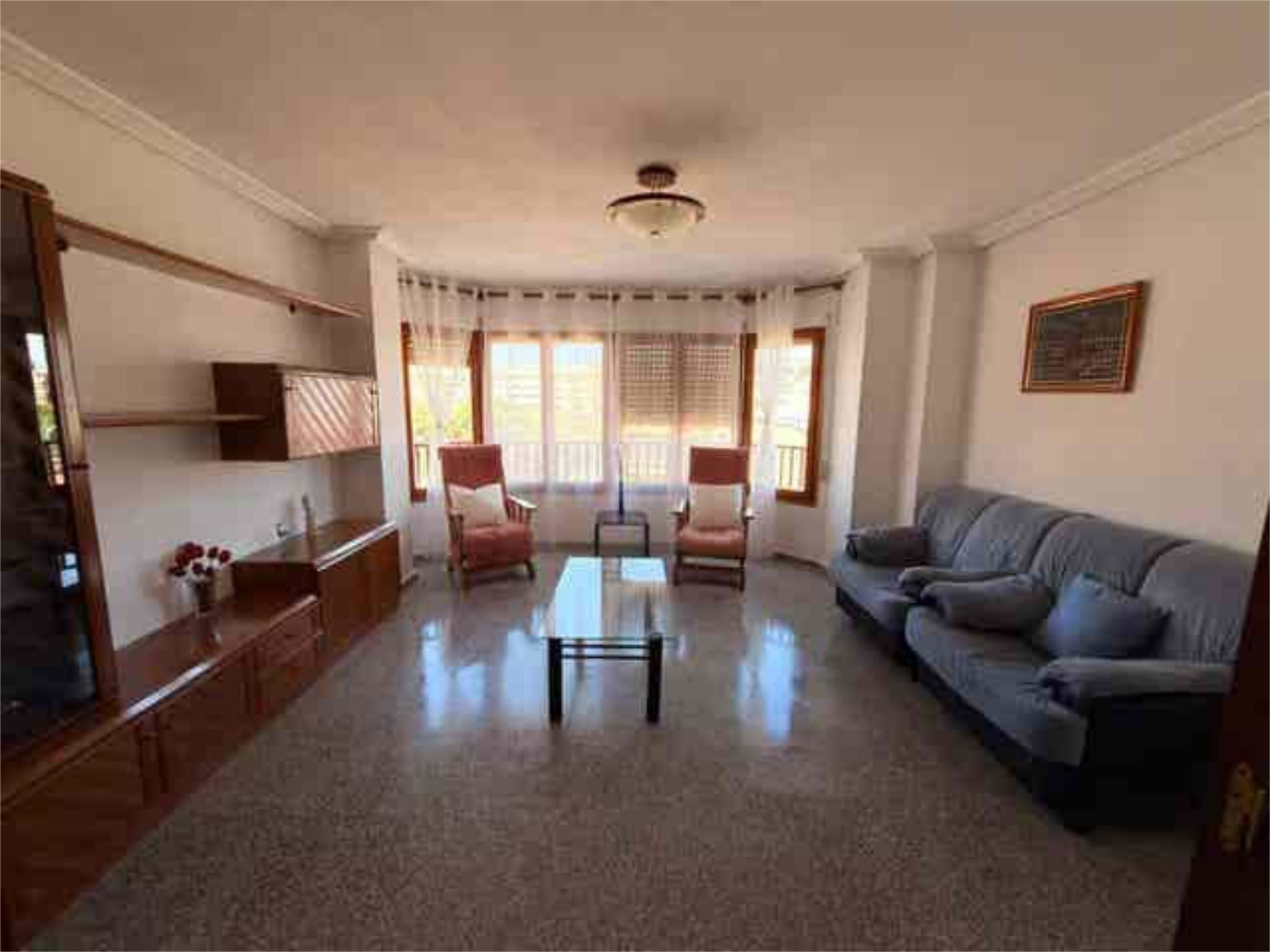 Vista exterior de Piso de alquiler en Elche / Elx con Terraza, Amueblado y Se aceptan mascotas