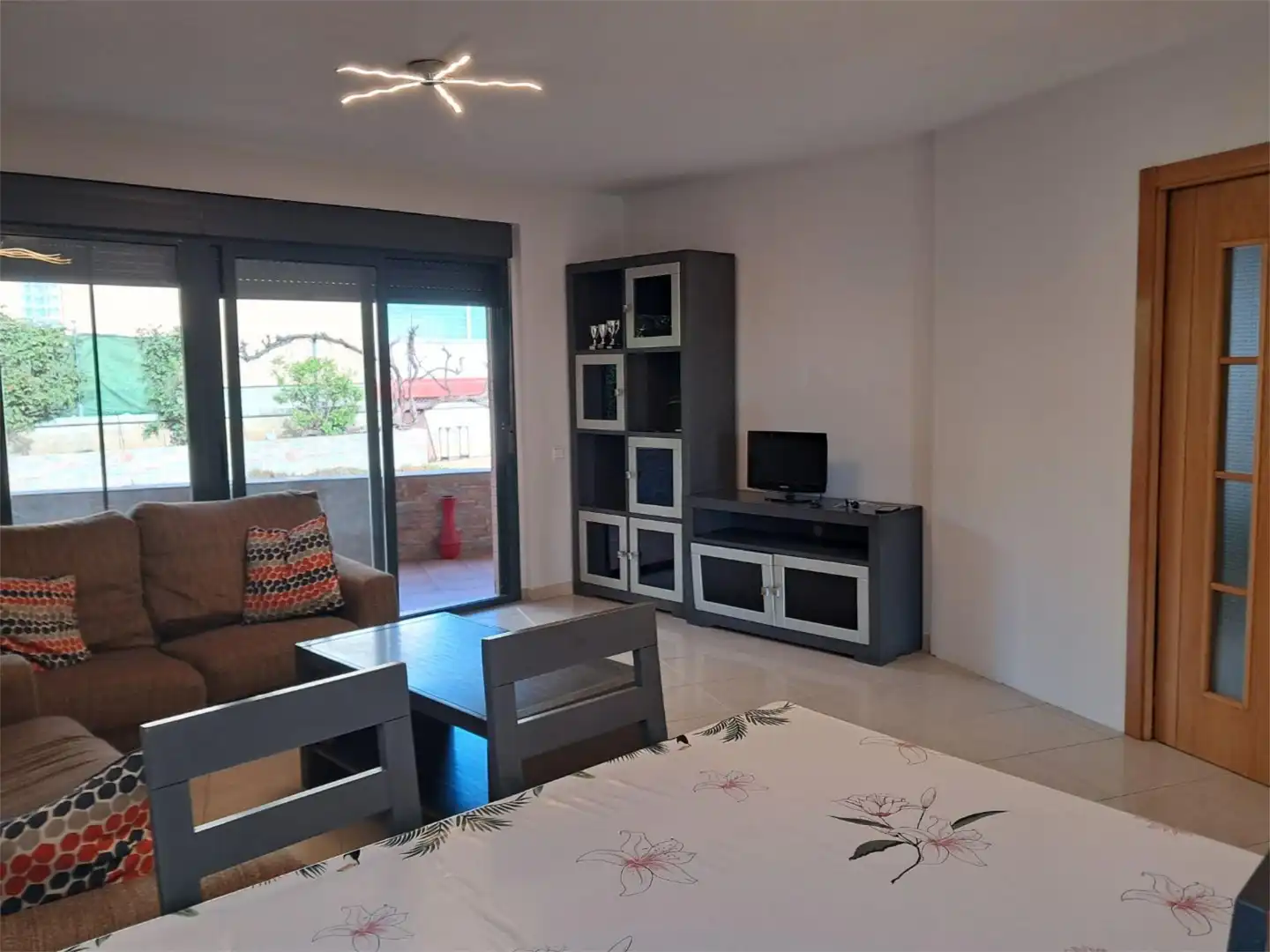 Casa adosada en venta en Avenida Valencia, 1a, Paracuellos de Jiloca Sala de estar de Casa adosada en venta en Paracuellos de Jiloca con Terraza y Balcón