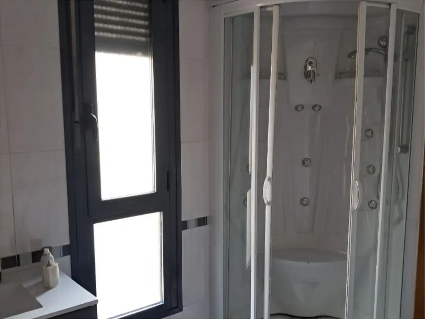Casa adosada en venta en Avenida Valencia, 1a, Paracuellos de Jiloca Baño de Casa adosada en venta en Paracuellos de Jiloca con Terraza y Balcón