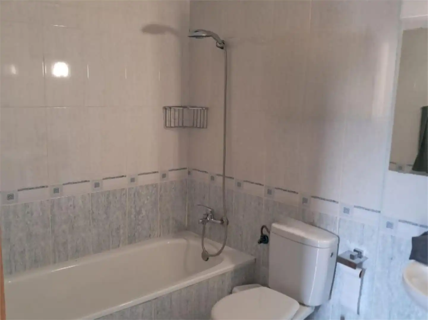 Casa adosada en venta en Avenida Valencia, 1a, Paracuellos de Jiloca Baño de Casa adosada en venta en Paracuellos de Jiloca con Terraza y Balcón