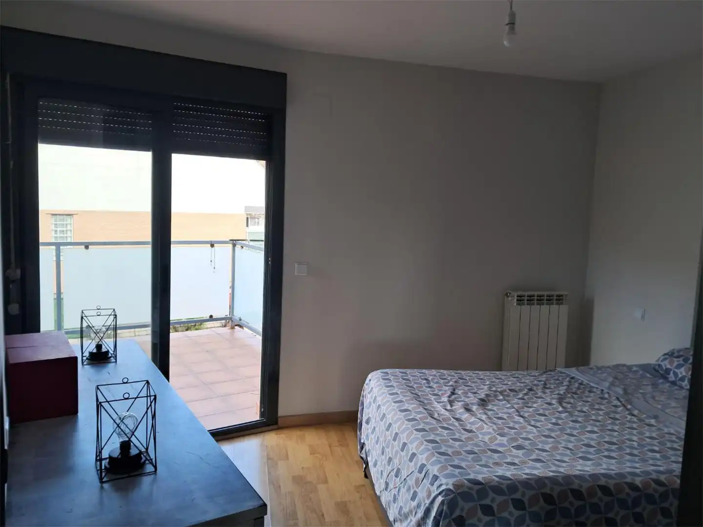 Casa adosada en venta en Avenida Valencia, 1a, Paracuellos de Jiloca Habitación de Casa adosada en venta en Paracuellos de Jiloca con Terraza y Balcón