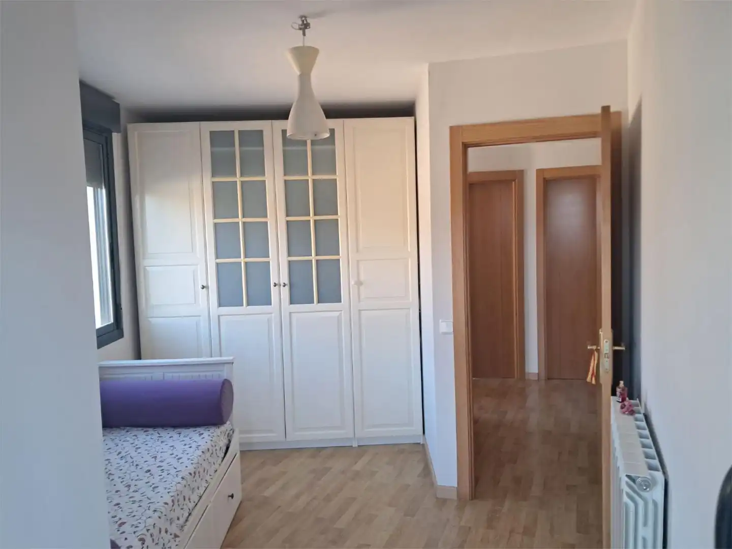 Casa adosada en venta en Avenida Valencia, 1a, Paracuellos de Jiloca Habitación de Casa adosada en venta en Paracuellos de Jiloca con Terraza y Balcón