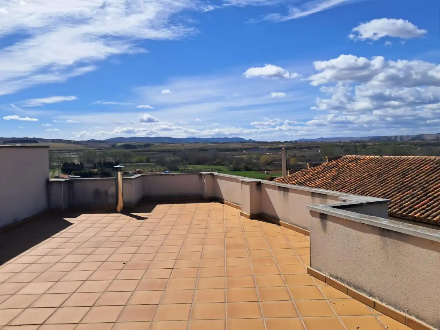 Casa adosada en venta en Avenida Valencia, 1a, Paracuellos de Jiloca Terraza de Casa adosada en venta en Paracuellos de Jiloca con Terraza y Balcón