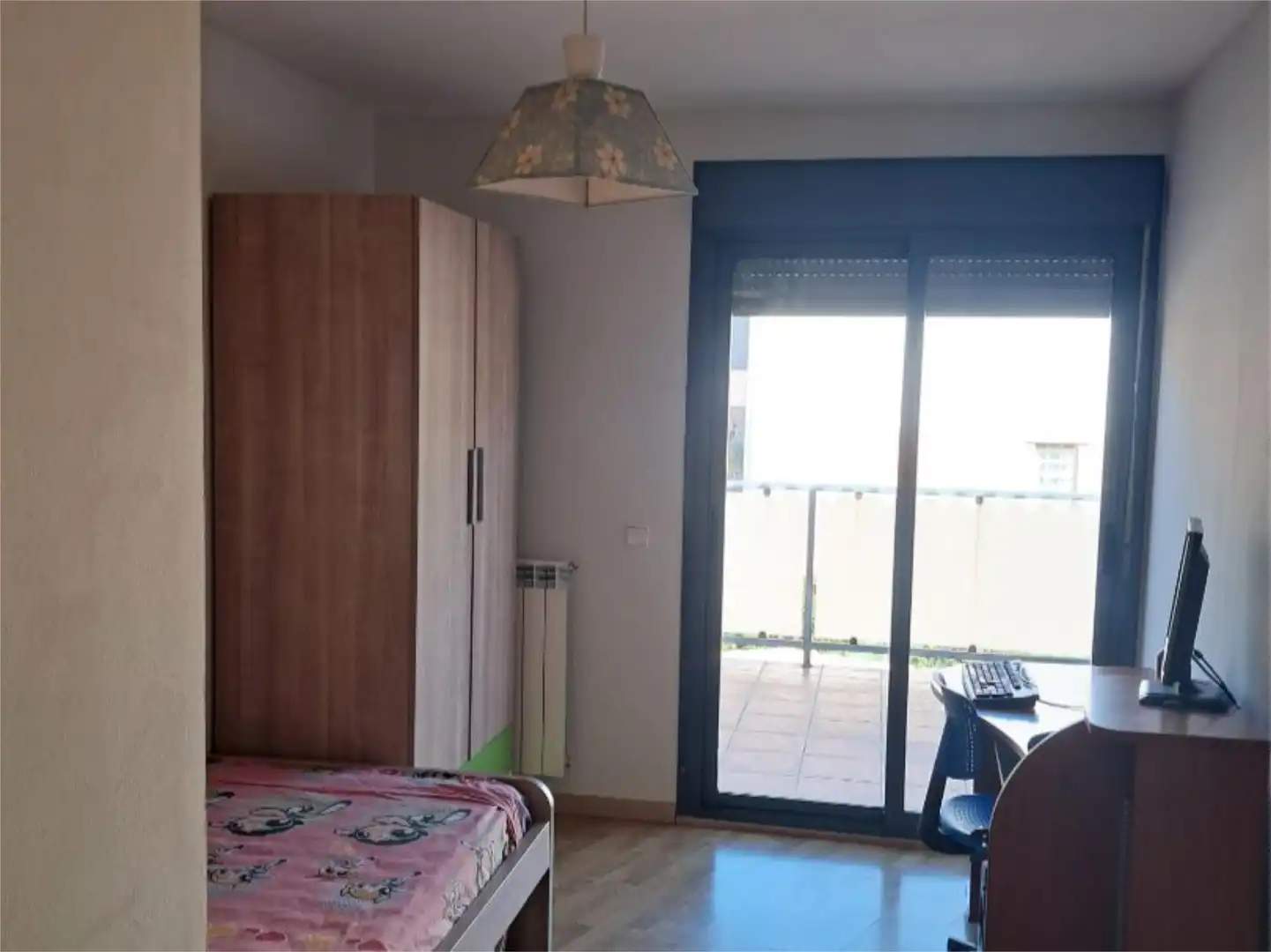 Casa adosada en venta en Avenida Valencia, 1a, Paracuellos de Jiloca Habitación de Casa adosada en venta en Paracuellos de Jiloca con Terraza y Balcón