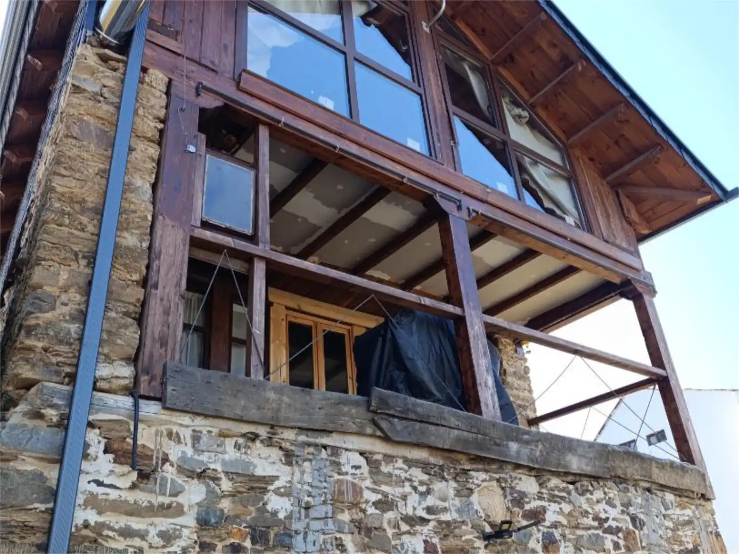 Vista exterior de Casa adosada en venta en Toreno con Calefacción, Terraza y Piscina