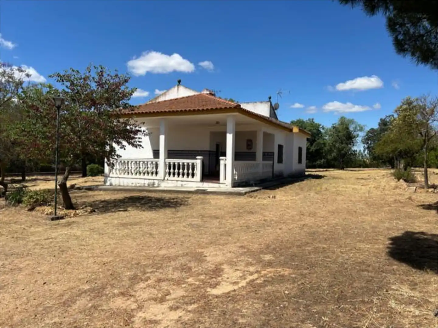 Einfamilien-Reihenhaus zum Verkauf in Dehesilla de Calamón - Campomanes Außenansicht von Einfamilien-Reihenhaus zum Verkauf in Badajoz Capital mit Terrasse