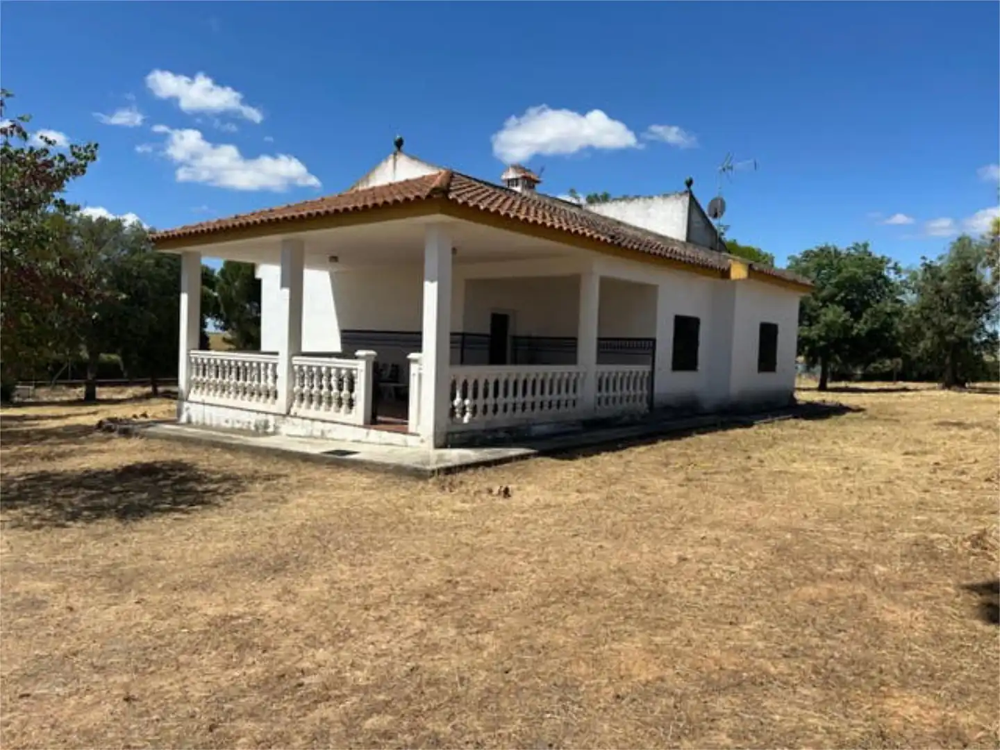 Einfamilien-Reihenhaus zum Verkauf in Dehesilla de Calamón - Campomanes Außenansicht von Einfamilien-Reihenhaus zum Verkauf in Badajoz Capital mit Terrasse
