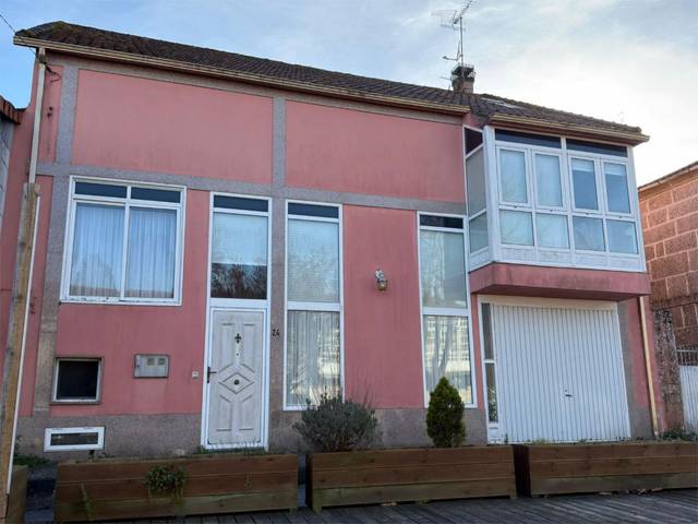 Casa adosada en Venta en Avenida de los Peares, 24 en Carballedo