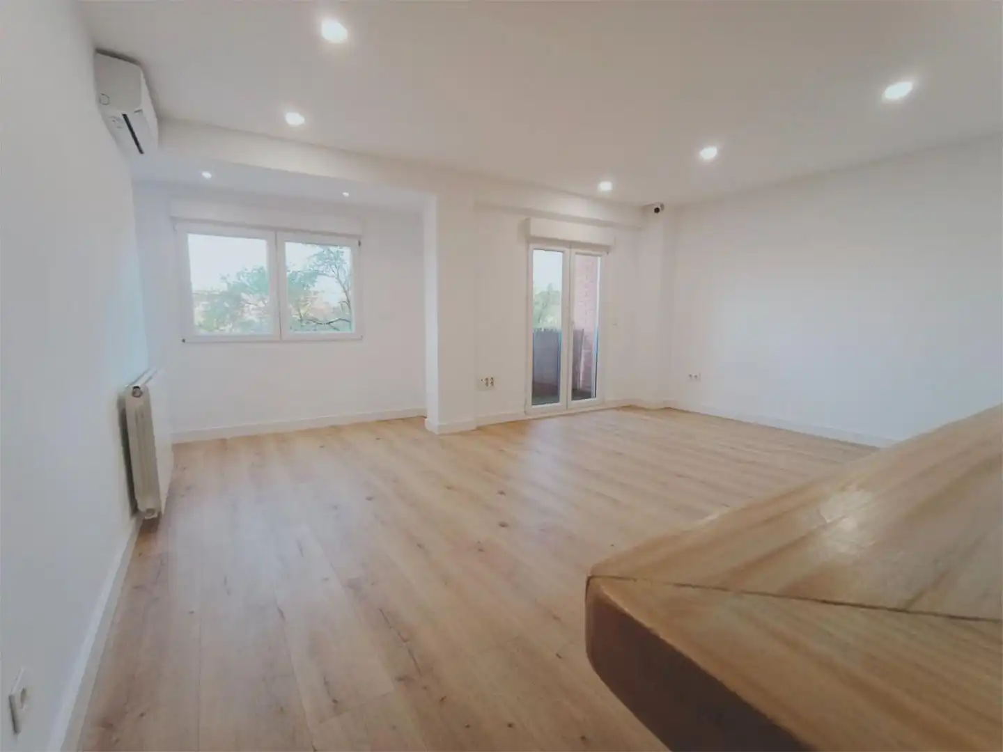 Sala d'estar de Pis en venda en  Zaragoza Capital amb Aire condicionat, Calefacció i Parquet