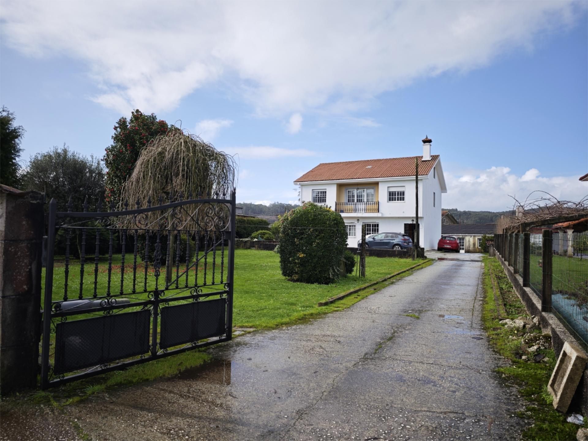Vista exterior de Casa adosada en venta en Boqueixón con Calefacción, Jardín privado y Horno