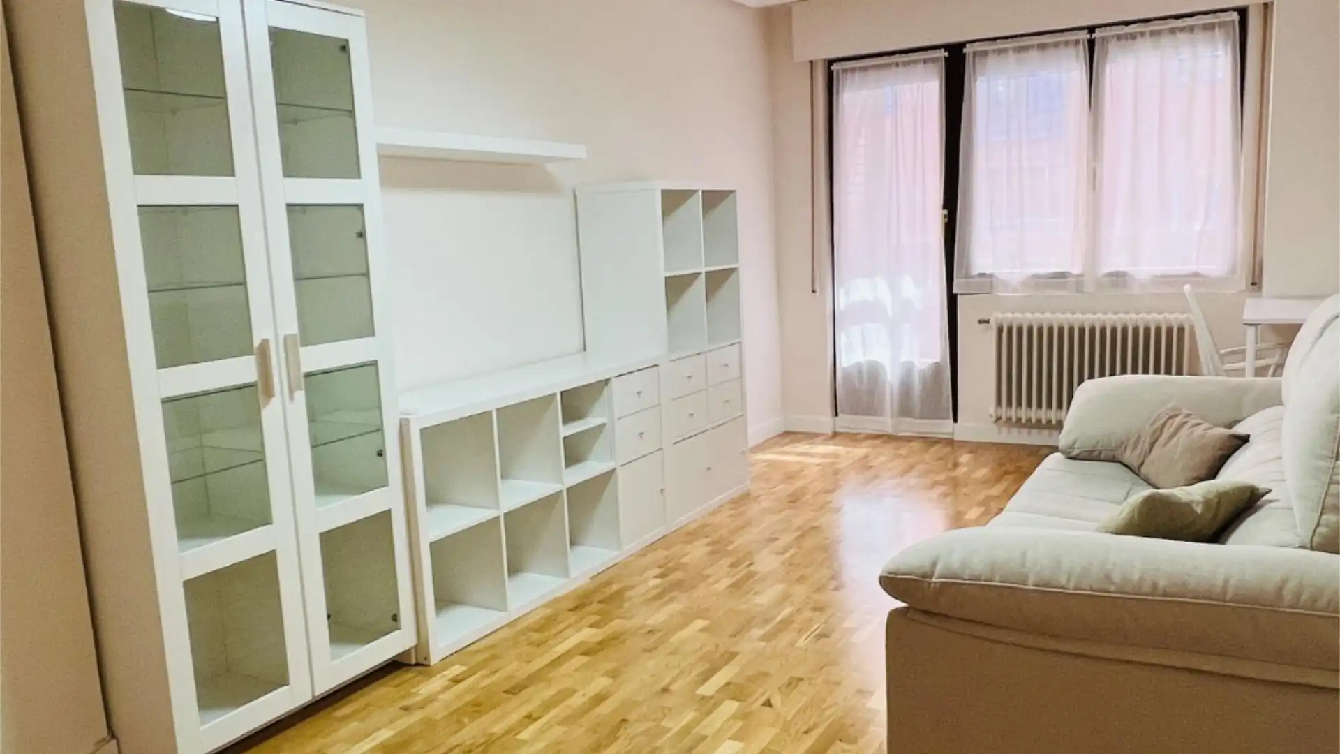 Sala de estar de Piso en venta en León Capital  con Calefacción, Parquet y Terraza