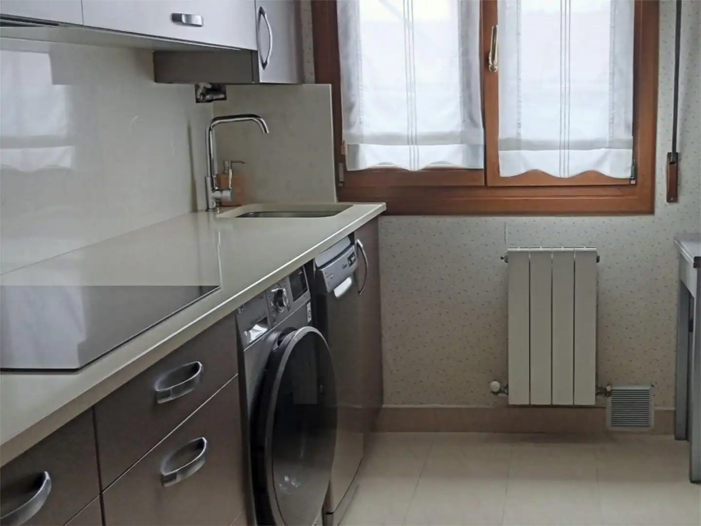 Cuina de Pis en venda en Basauri  amb Calefacció, Traster i Balcó