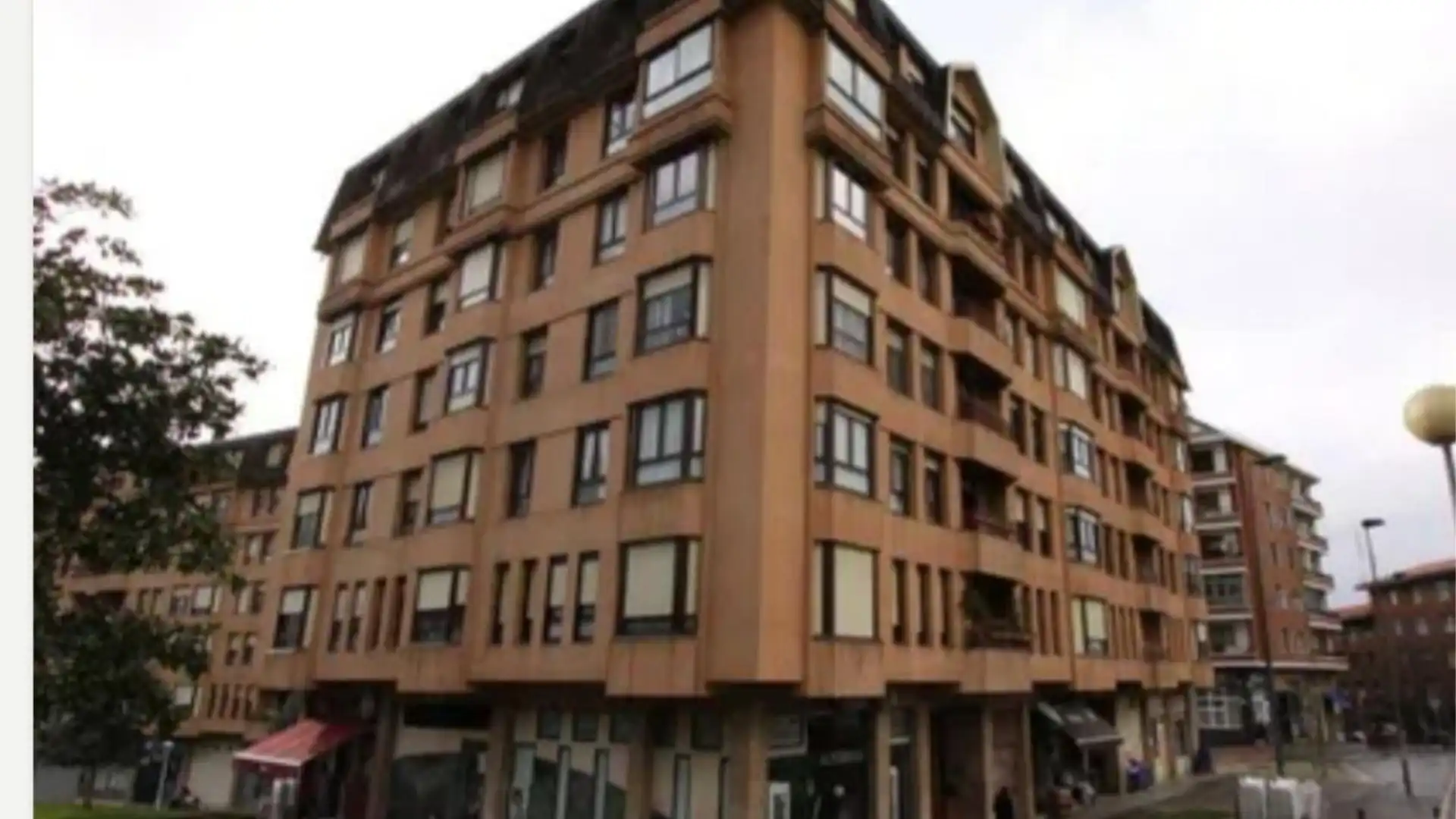 Vista exterior de Piso en venta en Bilbao  con Balcón