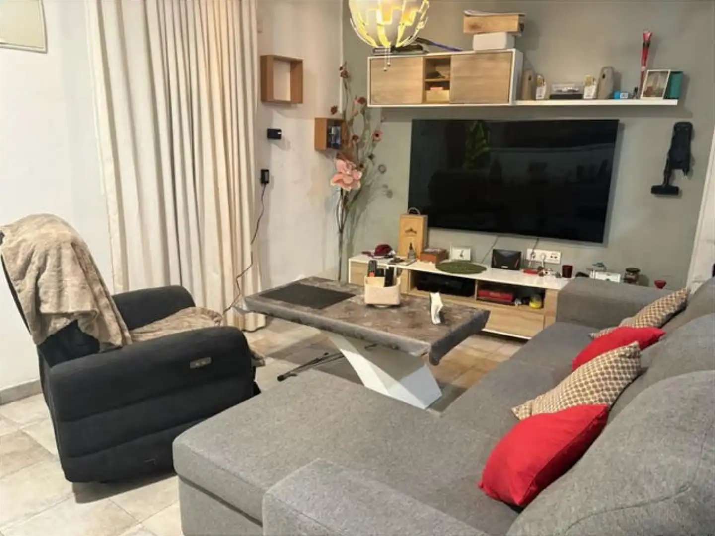 Sala d'estar de Casa o xalet en venda en Algeciras amb Calefacció, Terrassa i Traster