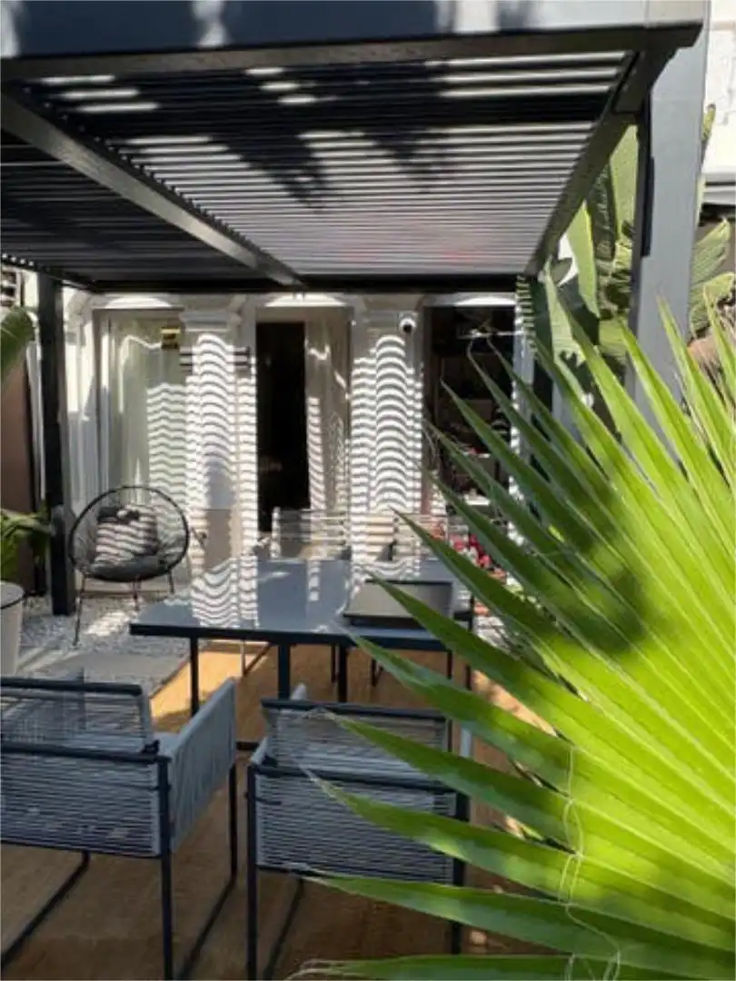 Einfamilien-Reihenhaus zum Verkauf in Santa María Terrasse von Einfamilien-Reihenhaus zum Verkauf in Marbella mit Terrasse und Schwimmbad