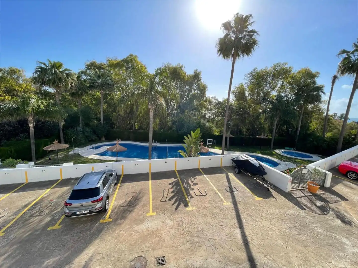 Aparcament de Pis en venda en Casares amb Terrassa, Piscina i Moblat