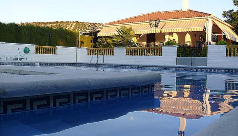 Casa adosada en venta en Poleares, Lucena - imagen 1 Foto 1 de Casa adosada en venta en Poleares, Lucena