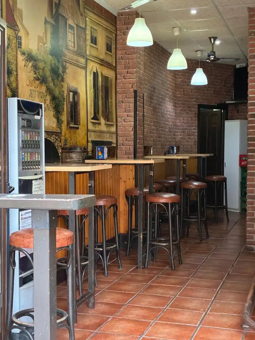 Local de lloguer a Avenida de Pando, 32, Milán - Pumarín Local de lloguer en Oviedo