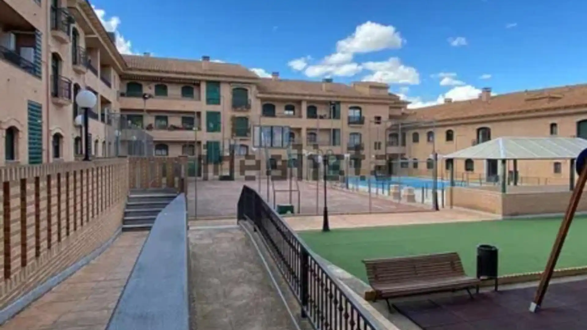 Exterior view of Flat for sale in Bargas  with Air Conditioner, Heating and Private garden