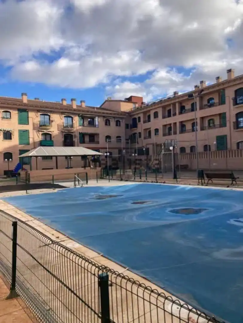 Piso en venta en Calle Costanilla Real, 58, Bargas Vista exterior de Piso en venta en Bargas con Aire acondicionado, Calefacción y Jardín privado