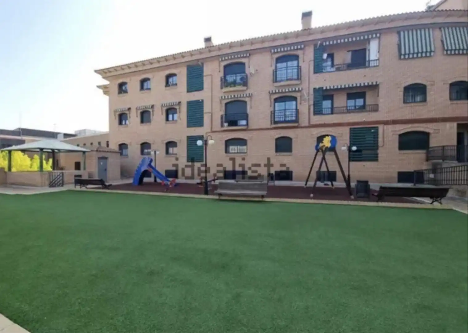Piso en venta en Calle Costanilla Real, 58, Bargas Vista exterior de Piso en venta en Bargas con Aire acondicionado, Calefacción y Jardín privado