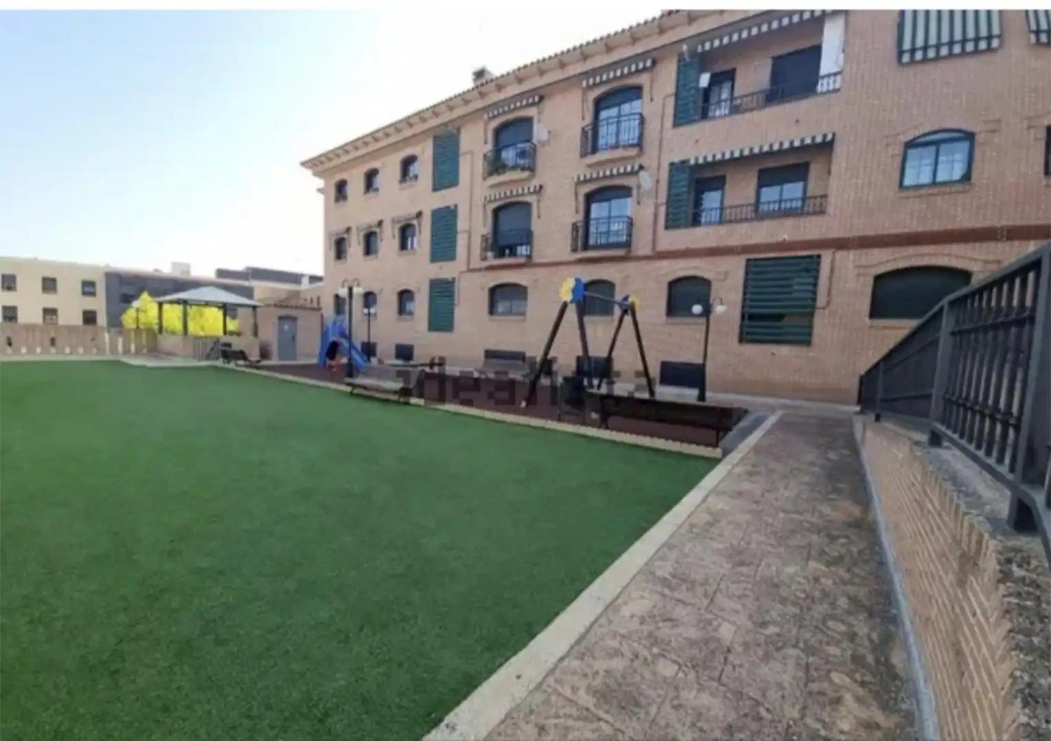 Piso en venta en Calle Costanilla Real, 58, Bargas Vista exterior de Piso en venta en Bargas con Aire acondicionado, Calefacción y Jardín privado