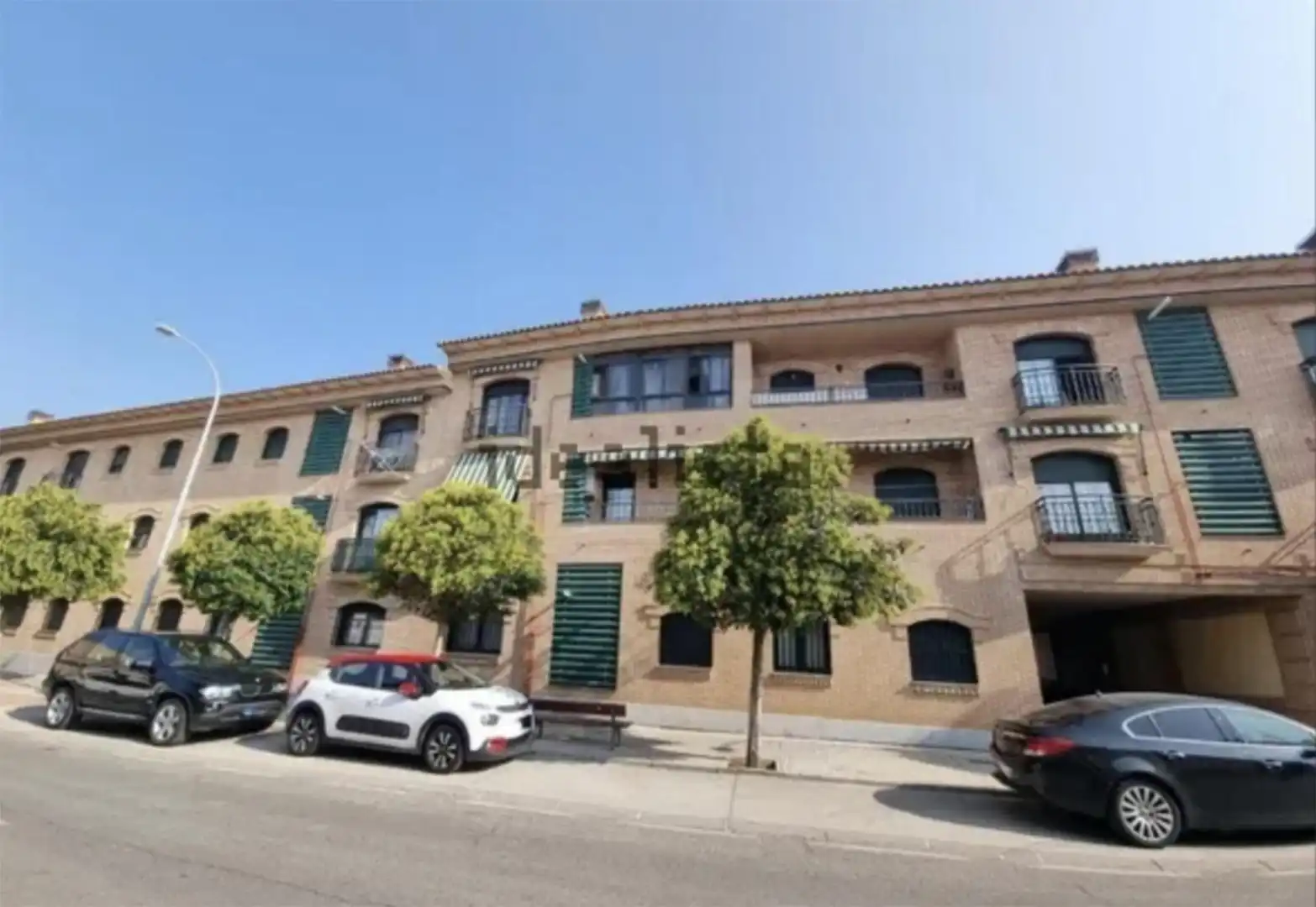 Piso en venta en Calle Costanilla Real, 58, Bargas Vista exterior de Piso en venta en Bargas con Aire acondicionado, Calefacción y Jardín privado
