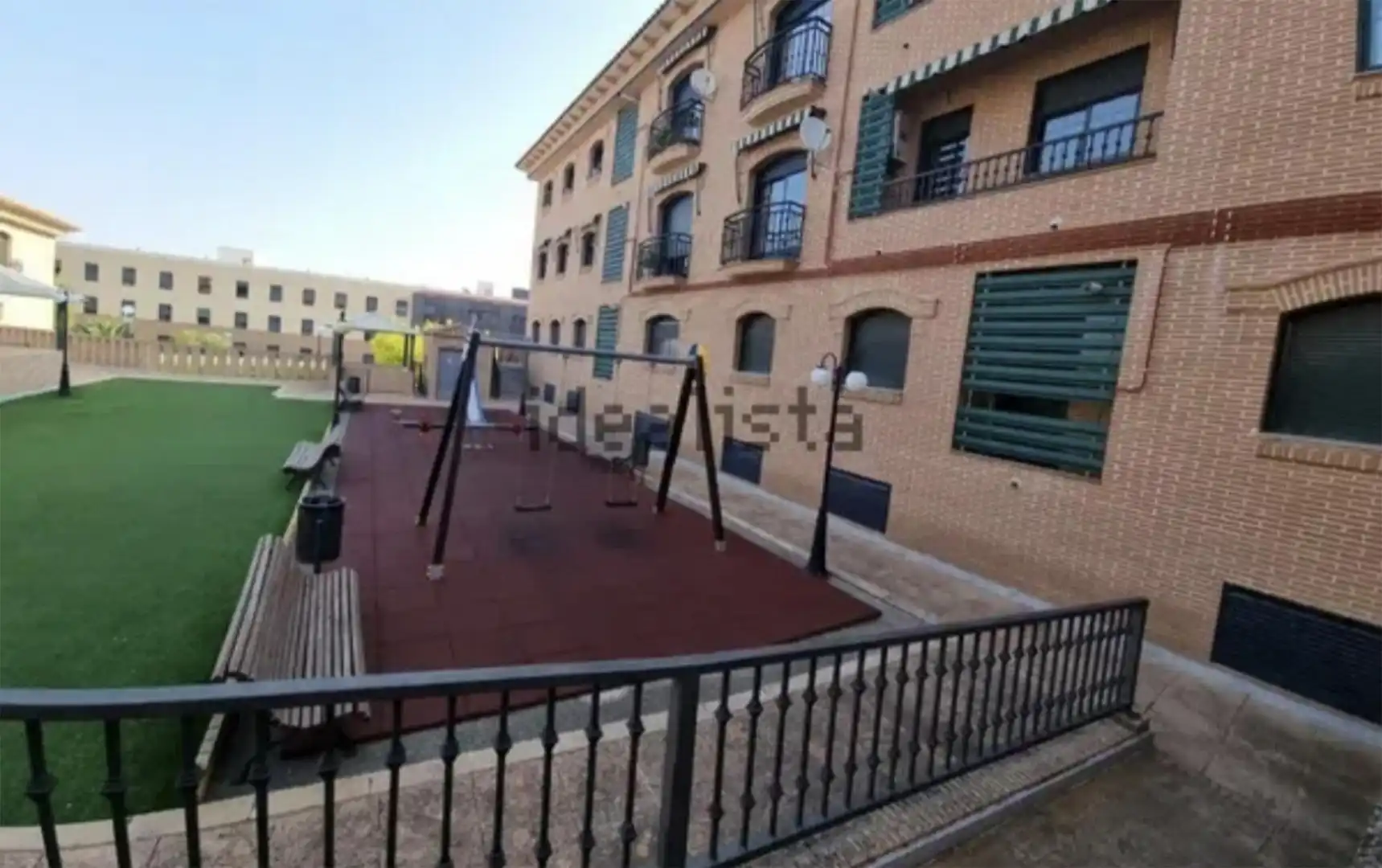 Piso en venta en Calle Costanilla Real, 58, Bargas Vista exterior de Piso en venta en Bargas con Aire acondicionado, Calefacción y Jardín privado
