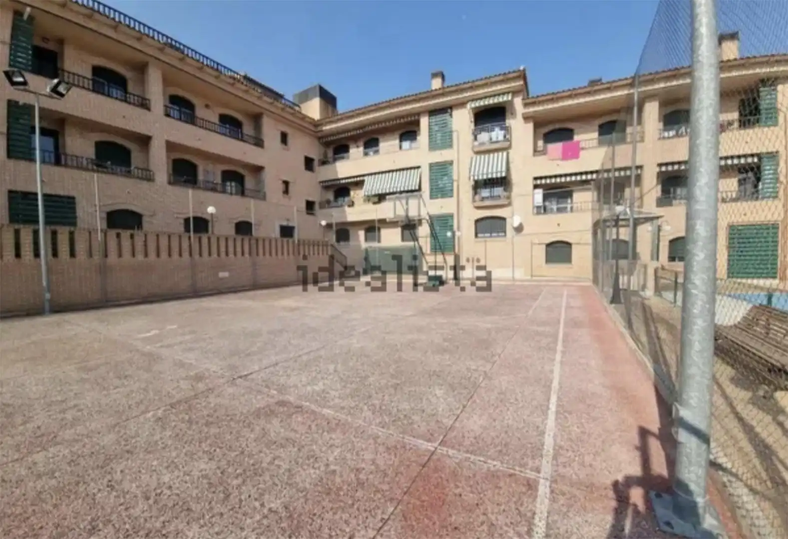 Piso en venta en Calle Costanilla Real, 58, Bargas Vista exterior de Piso en venta en Bargas con Aire acondicionado, Calefacción y Jardín privado